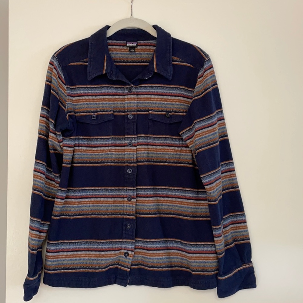 Patagonia Women’s shirt Sz 8